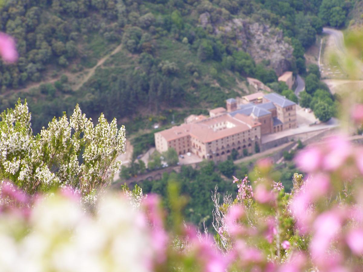 Monasterio De Santa Maria De Valvanera Anguiano Екстериор снимка