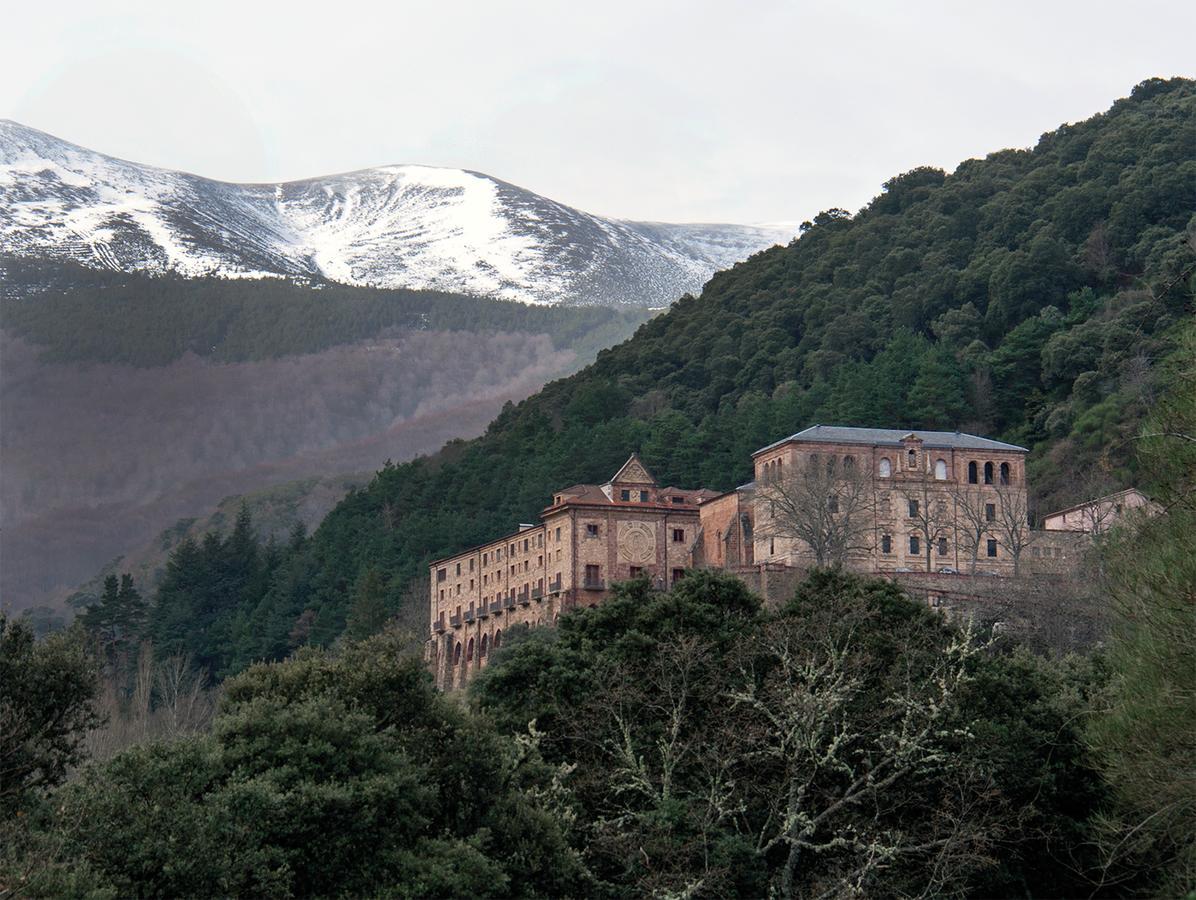 Monasterio De Santa Maria De Valvanera Anguiano Екстериор снимка