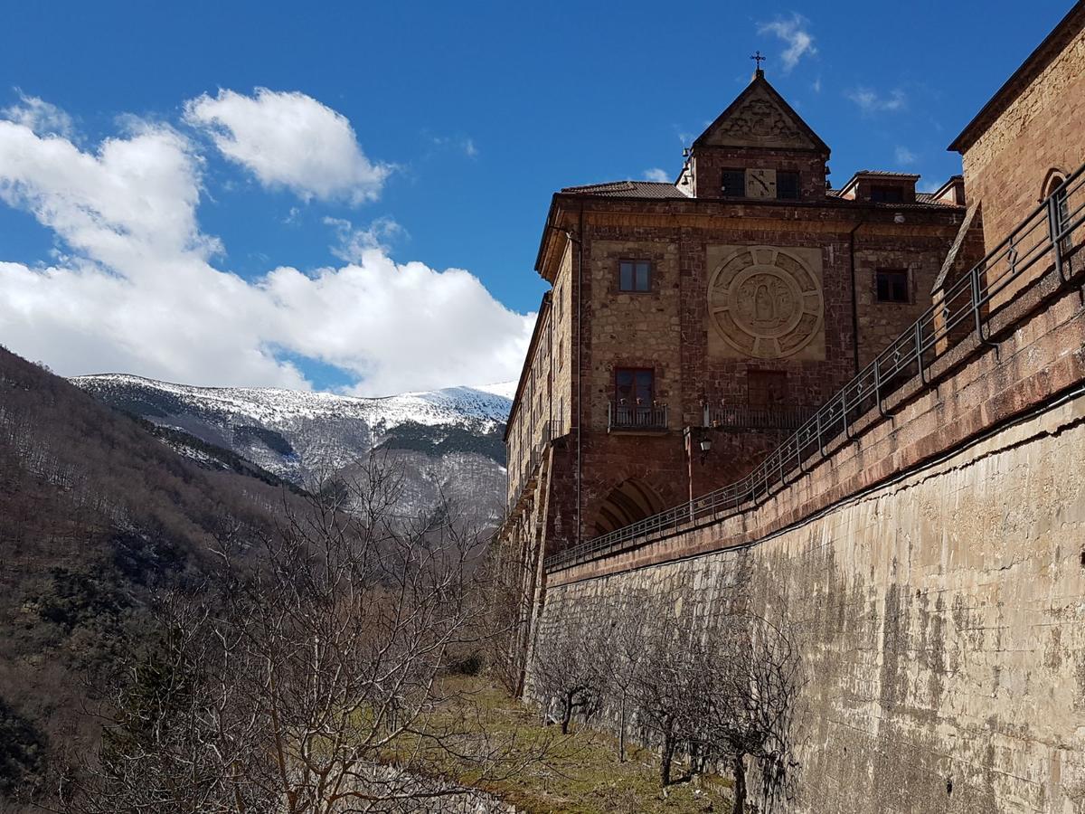 Monasterio De Santa Maria De Valvanera Anguiano Екстериор снимка